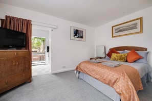 This Art Deco studio is a perfect space for anyone looking to stay in Southsea.