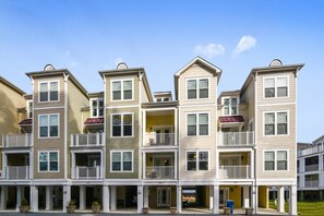 Exterior,Main,