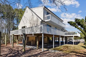 Exterior,Back Elevation,