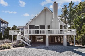 Exterior,Front Elevation,