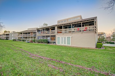 Stunning 2 bd 2 bth Ground Floor Condo Lake Conroe Near Clubhouse!