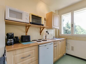Cabinetry, Countertop, Möbel, Eigentum, Gebäude, Fenster, Schublade, Holz, Küche, Interior Design