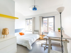 Möbel, Schlafzimmer, Zimmer, Bett, Weiss, Eigentum, Interior Design, Blau, Decke, Gelb