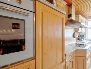 Cabinetry, Bois, Bâtiment, Design Intérieur, Architecture, Cuisine, Comptoir, Tache De Bois, Sol