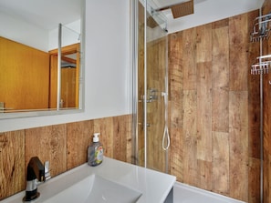 Marron, Miroir, Robinet, Luminaire Plomberie, Propriété, Évier, Bâtiment, Salle De Bains, Bois