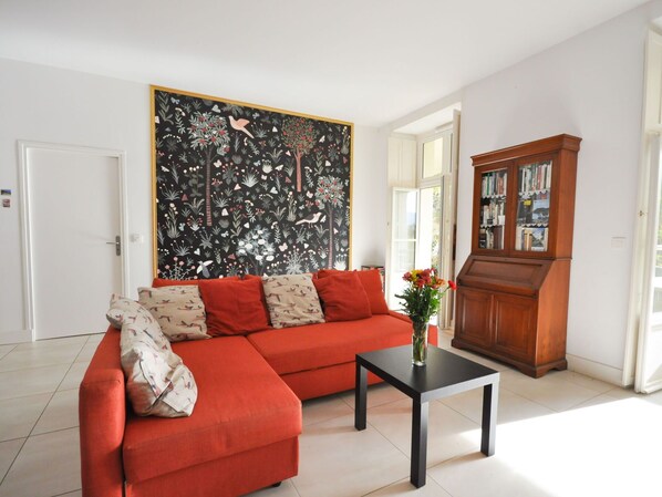Meubles, Propriété, Cadre, Canapé, Plante, Table, Bois, Design Intérieur, Orange, Confort