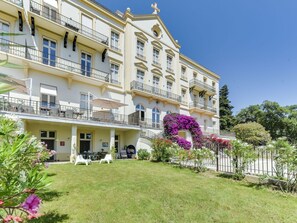 Plante, Bâtiment, Ciel, Fenêtre, Végétation, Design Urbain, Arbre, Condominium, Zone Résidentielle, Loisir