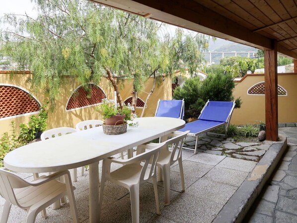 Eigentum, Haus, Grundeigentum, Gebäude, Tabelle, Tisch Im Freien, Möbel, Hinterhof, Terrasse, Zimmer