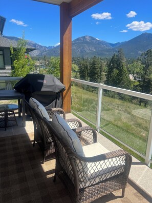 Deck with seating and bbq