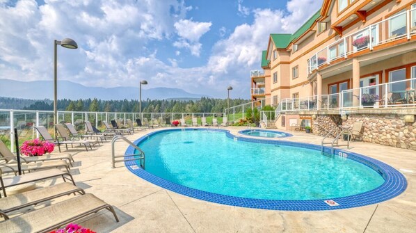 Heron Point swimming pool