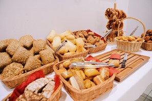 Buffet de pequeno-almoço