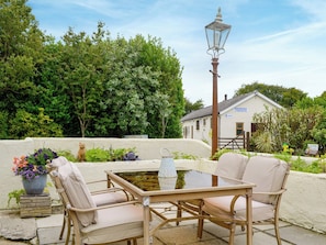 Sitting-out-area | Carter’s Rest - Llwyn Ffynnon, Y Ffôr, near Pwllheli