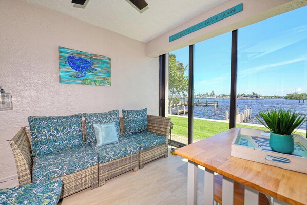 North facing lanai overlooking the Bay