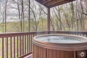 Deck | Private Hot Tub