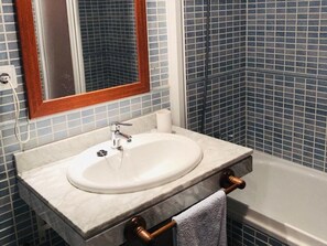 Bathroom, Sink, Tile, Property, Tap, Bathroom Sink, Room, Wall, Interior Design, Plumbing Fixture