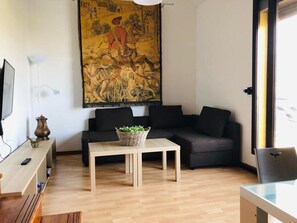 Zimmer, Interior Design, Eigentum, Möbel, Fussboden, Gebäude, Wohnzimmer, Wand, Haus, Holzboden