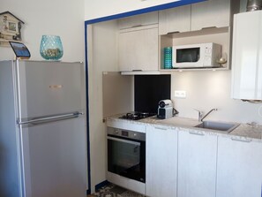 Pièce, Propriété, Cuisine, Meubles, Cabinetry, Bâtiment, Principaux Appliance, Comptoir, Maison, Réfrigérateur