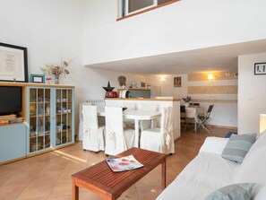 Eigentum, Zimmer, Möbel, Gebäude, Interior Design, Haus, Fussboden, Grundeigentum, Wohnzimmer, Wohnung