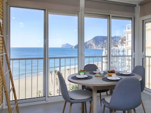 Möbel, Wohnung, Fussboden, Interior Design, Flooring, Meer, Stuhl, Balkon, Zimmer, Küche & Esszimmer Tisch
