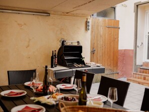 Table, Vaisselle, Aliments, Bâtiment, Bois, Électroménager, Appareil De Cuisine, Cuisine, Assiette, Bouteille