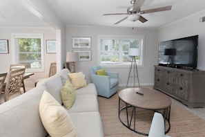1700 Bruce Drive - Living Space
