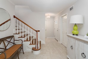 1700 Bruce Drive - Foyer