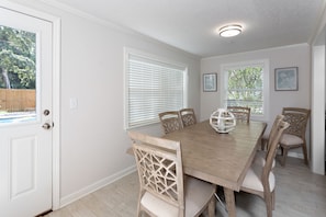 1700 Bruce Drive - Dining Space