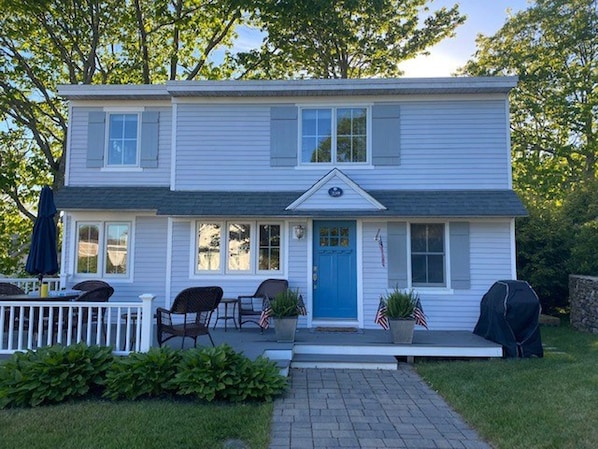 Adorable beach cottage with ocean views!  Just steps away to Mothers Beach!