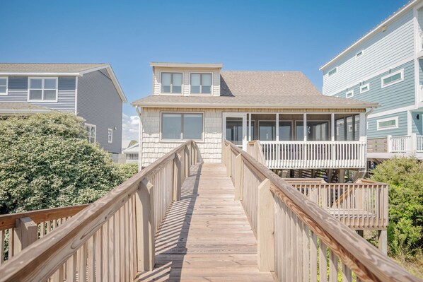 Exterior - Oceanfront / Walkway