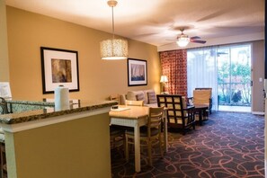 Orlando’s Sunshine Resort™_2a.jpg