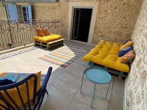 Maison Chateau Courtyard - 4