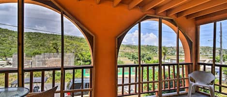 Come experience the beauty of Culebra at this vacation rental apartment!