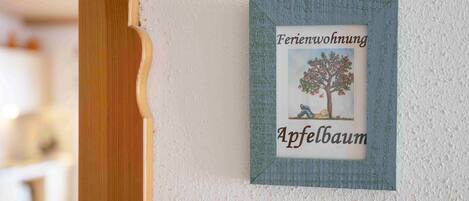 Zwei-Raum-Wohnung Apfelbaum mit Dusche/WC und Balkon-Herzlich Willkommen im Appartement Apfelbaum