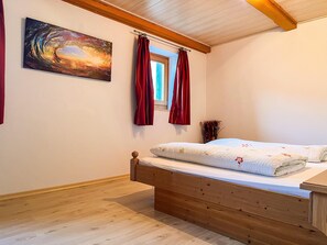 Zwei-Raum-Ferienwohnung im Zuhaus, 45qm, Balkon, Kochnische-Schlafzimmer
