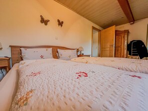 Zwei-Raum-Ferienwohnung im Zuhaus, 45qm, Balkon, Kochnische-Schlafzimmer