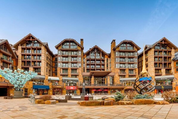 Vail Solaris  - Exterior
