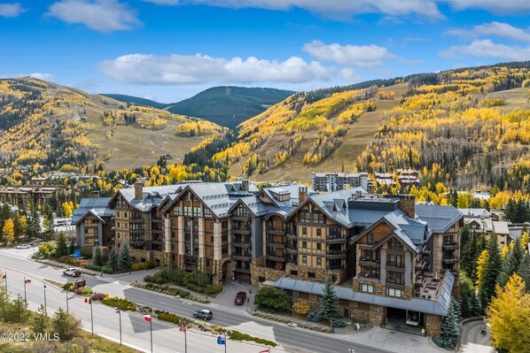 Vail Solaris - Exterior