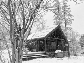 Winter Beauty. This beautiful log cabin welcomes guests all year round.