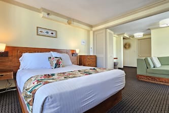 Waikiki Comfort for 4 Guests with Pool & Hot-tub