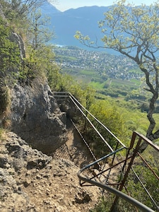 T2 AVEC  SUPERBE VUE PANORAMIQUE SUR LE LAC DU BOURGET***