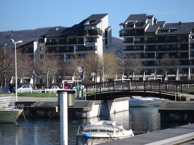 T2 AVEC  SUPERBE VUE PANORAMIQUE SUR LE LAC DU BOURGET***