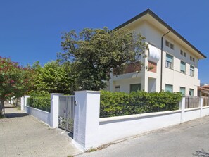 Eigentum, Haus, Gebäude, Grundeigentum, Zuhause, Wohngebiet, Fassade, Die Architektur, Grundstueck, Nachbarschaft