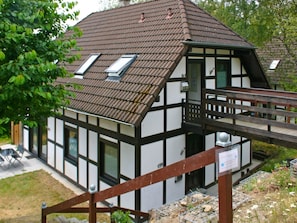 Plant, Building, Window, Wood, Tree, House, Land Lot, Cottage, Residential Area, Siding