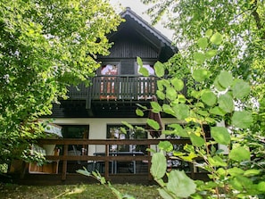 Bâtiment, Plante, Fenêtre, Paysage Naturel, Arbre, Maison, Végétation, Chalet, Herbe, Bois