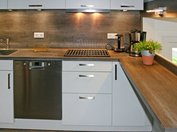 Countertop, Sinken, Küche, Cabinetry, Zimmer, Eigentum, Spüle, Möbel, Interior Design, Fussboden