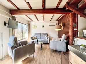 Möbel, Interior Design, Holz, Flooring, Zimmer, Fussboden, Couch, Decke, Wohnzimmer, Zuhause