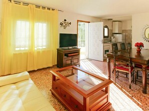 Zimmer, Eigentum, Möbel, Interior Design, Gebäude, Wohnzimmer, Haus, Grundeigentum, Fussboden, Tabelle