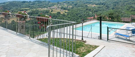 Property, Handrail, Swimming Pool, Iron, Real Estate, Architecture, Guard Rail, Leisure, House, Fence
