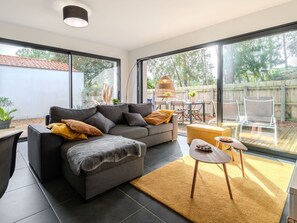 Meubles, Plante, Canapé, Confort, Salon, Canapé-Lit, Ombre, Plante D'Appartement, Sol, Bois