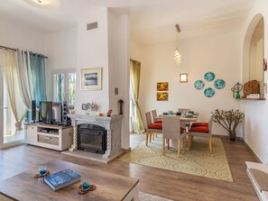 Pièce, Propriété, Meubles, Design Intérieur, Salon, Bâtiment, Plafond, Sol, Maison, Turquoise